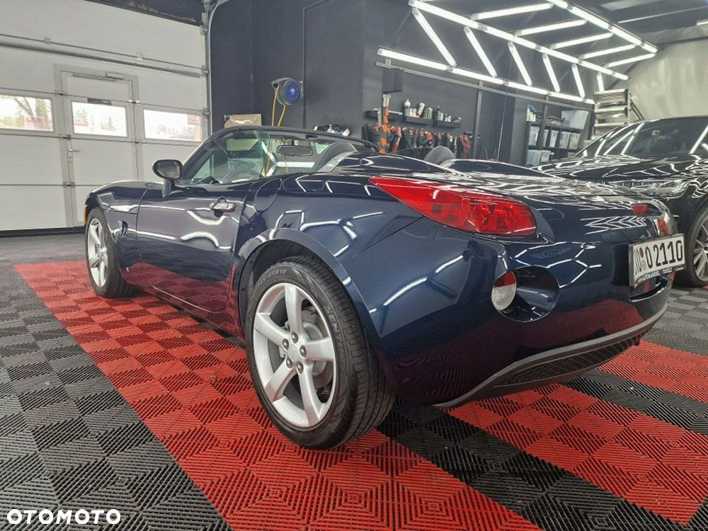 Pontiac Solstice - 3