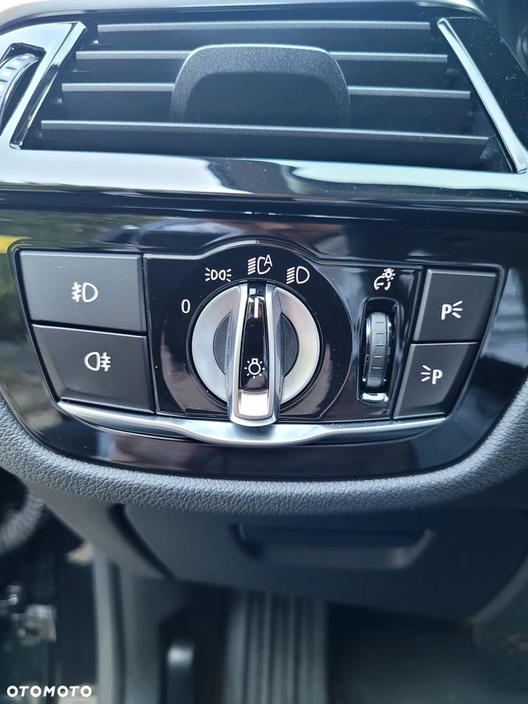 BMW Seria 5 520i - 11