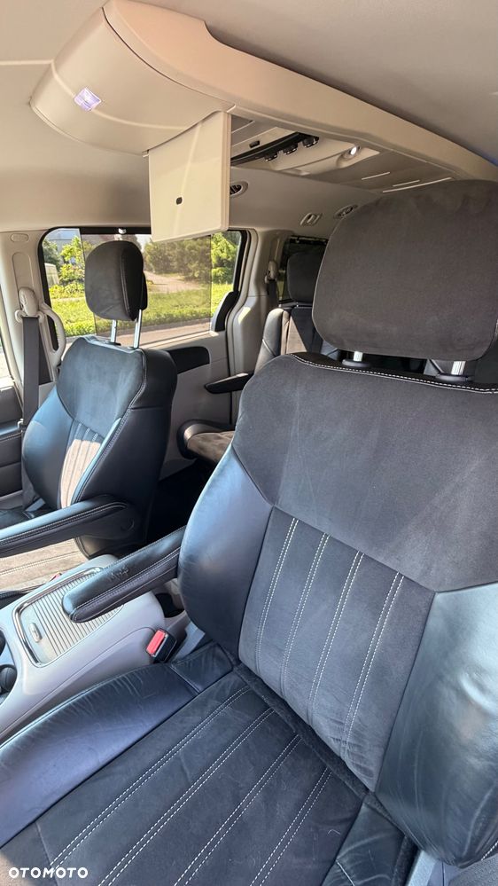 Chrysler Town & Country 3.6 Limited - 24