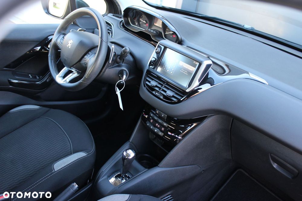 Peugeot 208 - 16