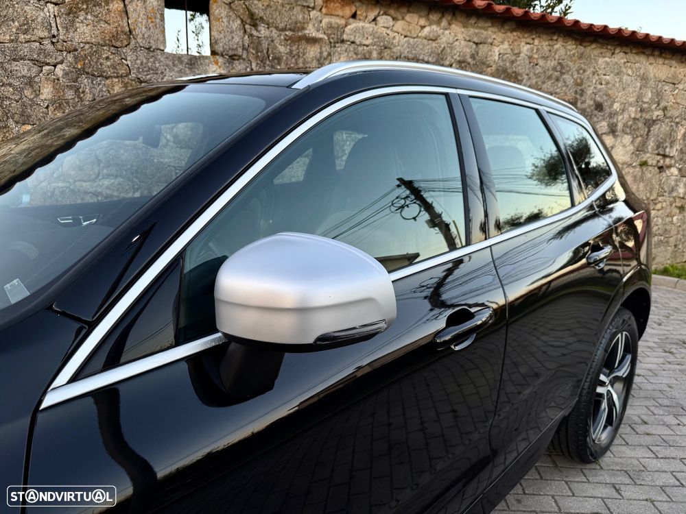 Volvo XC 60 2.0 D4 R-Design Geartronic - 22