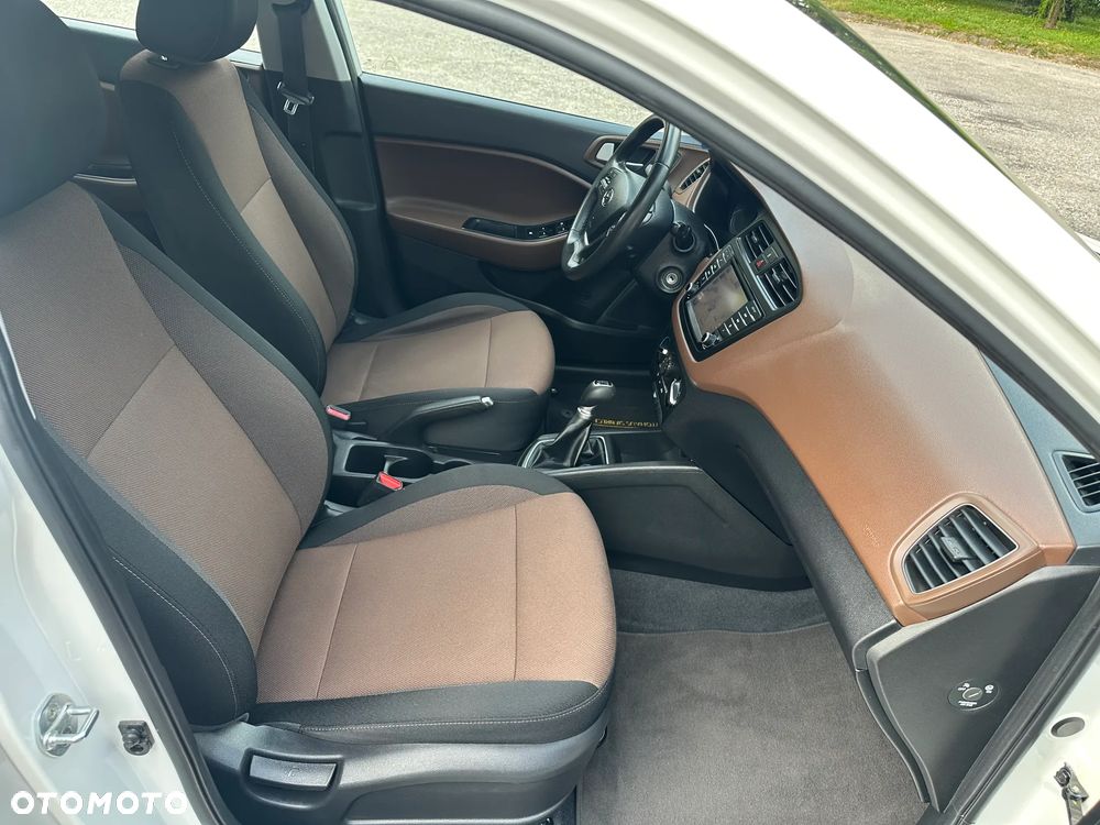 Hyundai i20 1.2 Elegant - 26