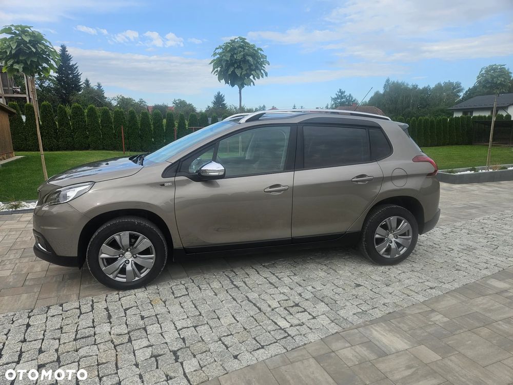 Peugeot 2008 1.2 Pure Tech Signature - 11