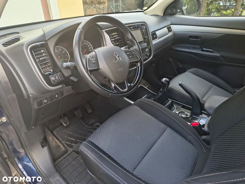 Mitsubishi Outlander 2.0 Invite + 2WD - 11