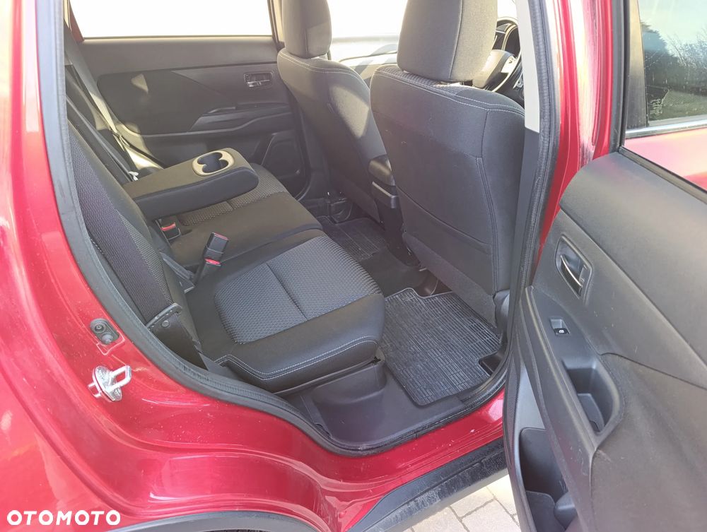 Mitsubishi Outlander 2.0 Instyle Navi CVT - 16