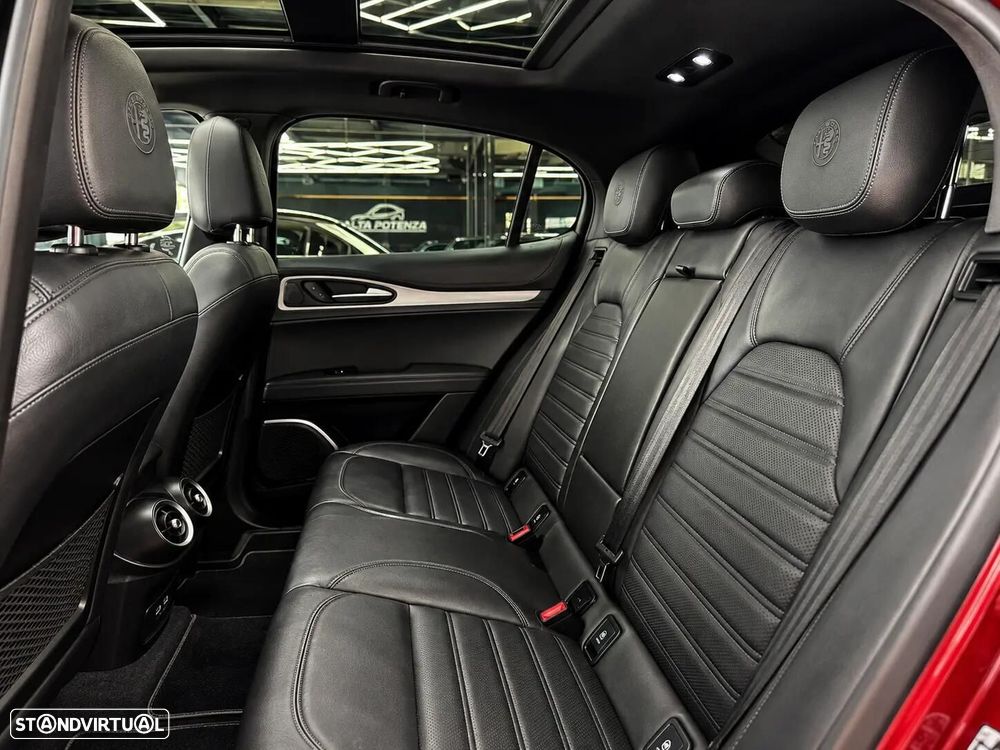 Alfa Romeo Stelvio - 16