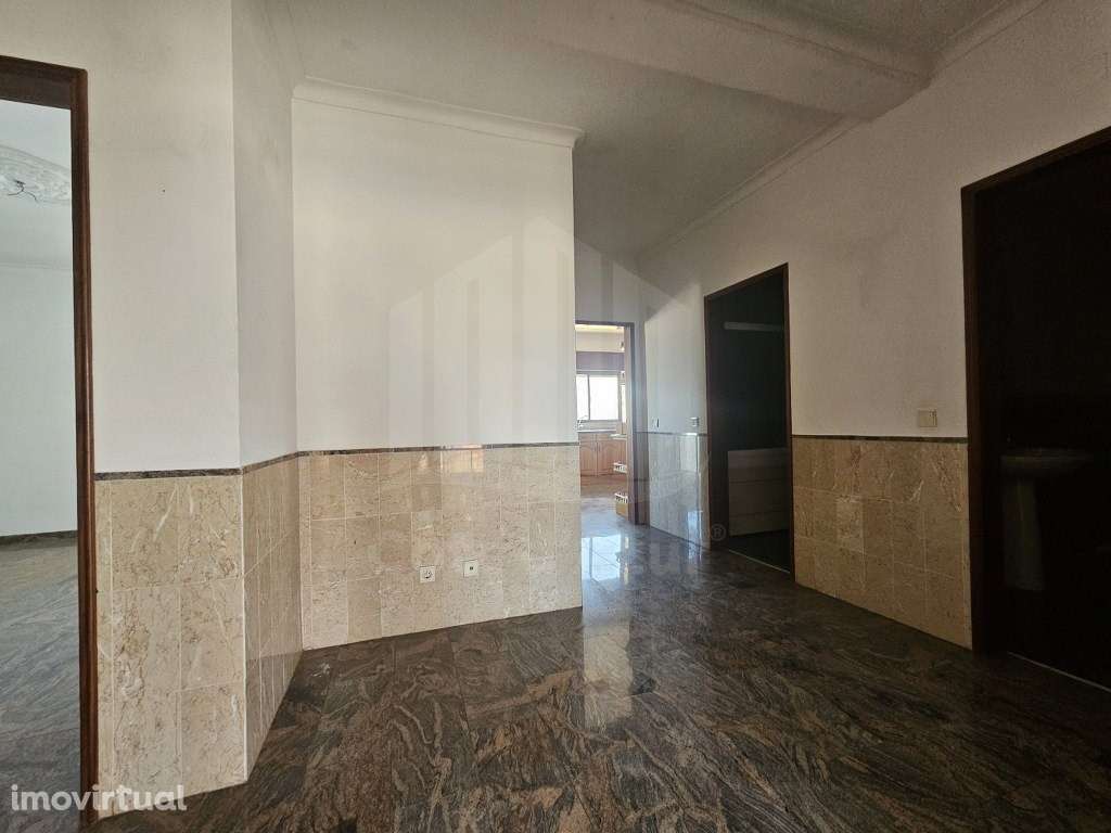 Apartamento T4 no Gaio-Rosário com varandas e terraço - Grande imagem: 3/11