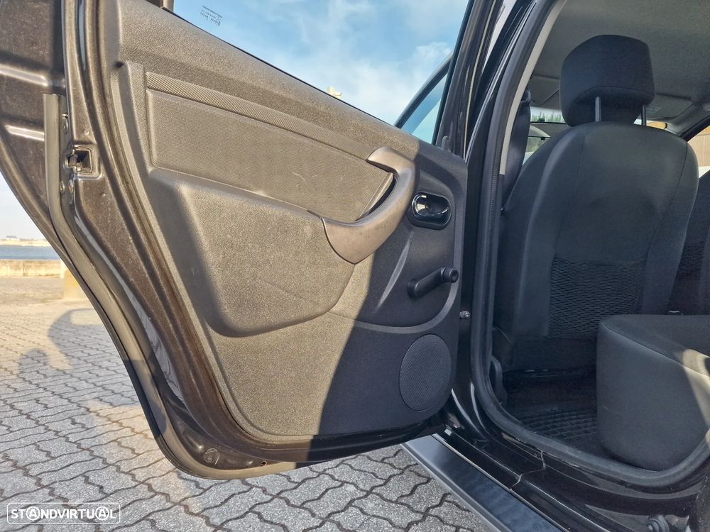 Dacia Duster dCi 110 FAP 4x4 Laureate - 38