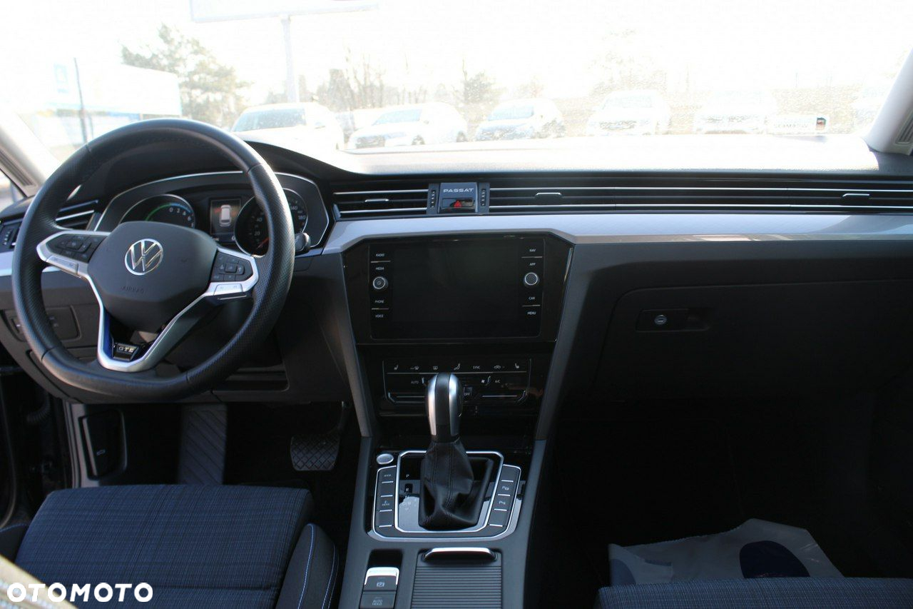 Volkswagen Passat - 17