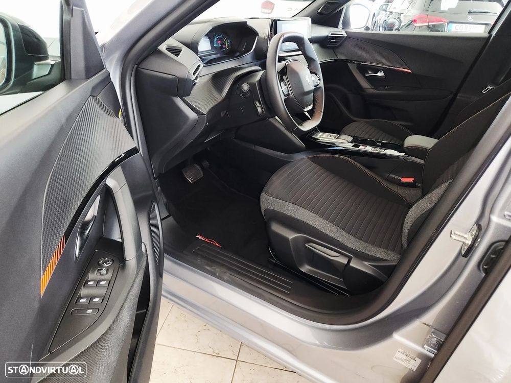 Peugeot e-2008 - 23
