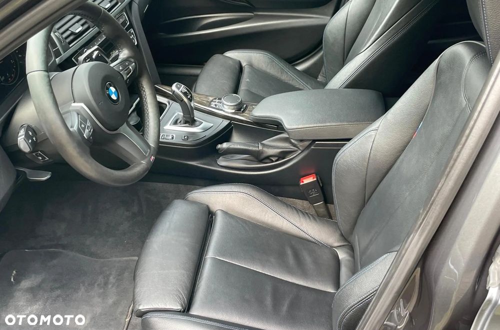 BMW Seria 3 330i xDrive Edition M Sport Shadow - 12