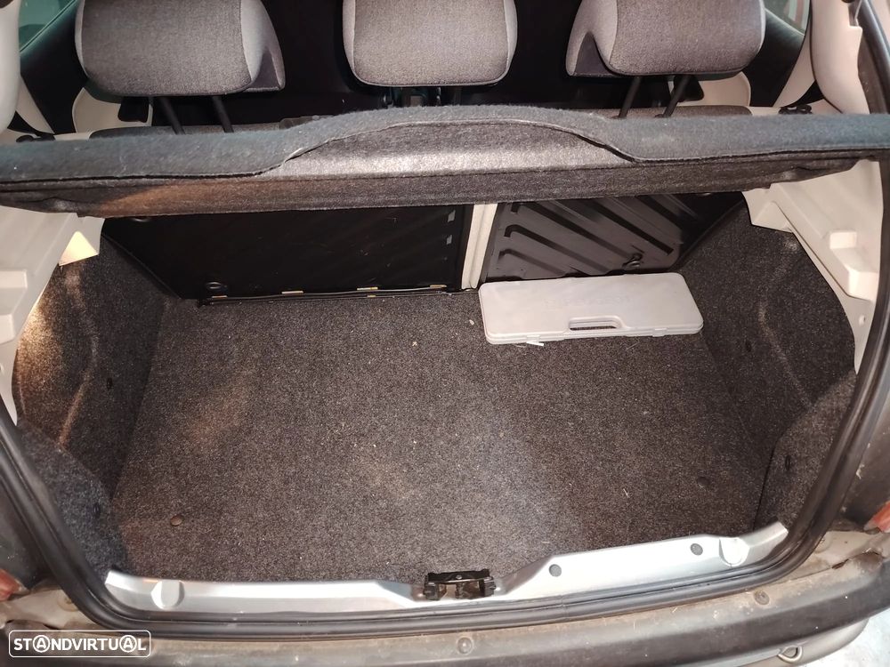Peugeot 206 1.1 Color Line — fotografia 9