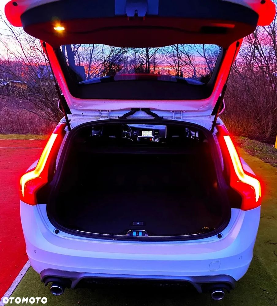 Volvo V60 D4 AWD Geartronic RDesign - 26
