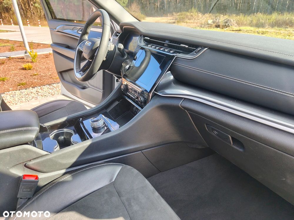 Jeep Grand Cherokee - 33