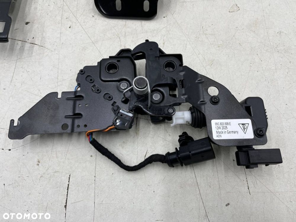 Zamek maski Porsche Macan II 95c 24r.- rygiel mocowanie podstawa zamka maski łącznik pasa komplet - 9