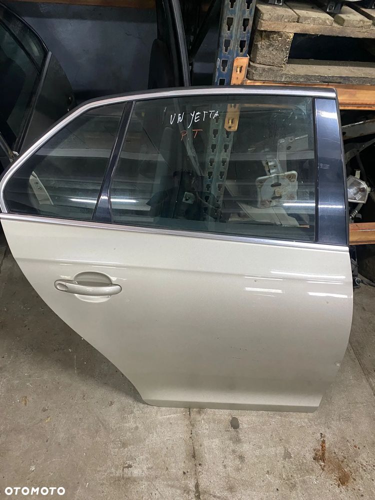 Volkswagen Jetta drzwi prawy tył - 1
