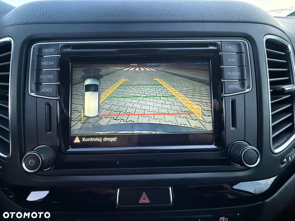 Volkswagen Sharan 2.0 TDI DSG (BlueMotion Technology) Highline - 23