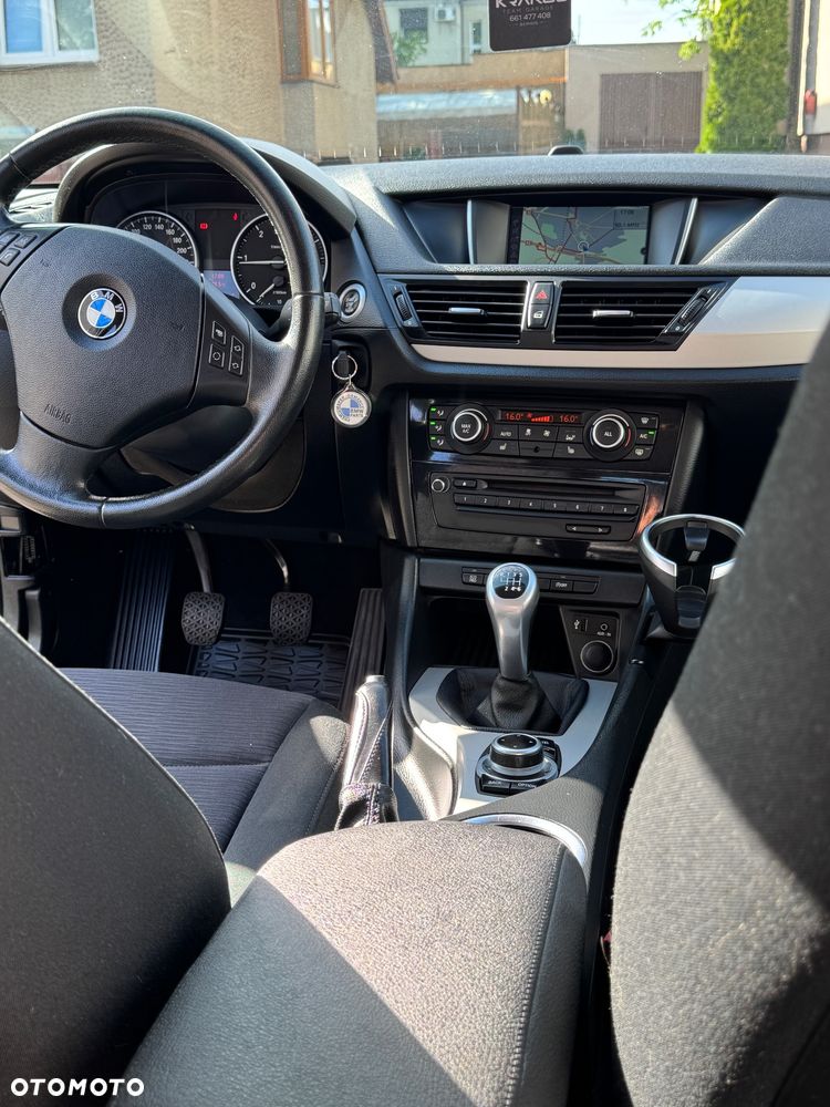 BMW X1 sDrive18d xLine - 28