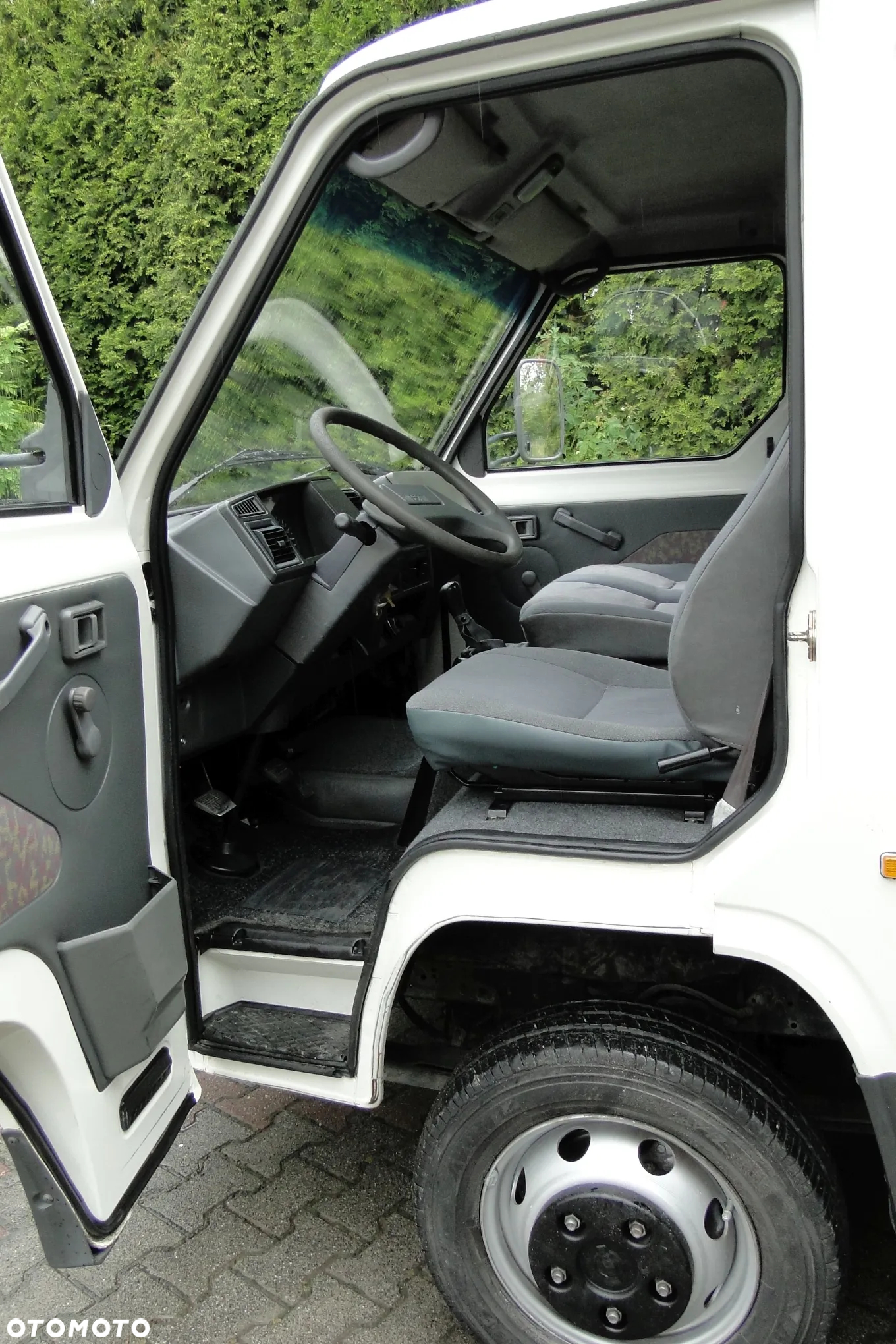 Nissan TRADE - 7