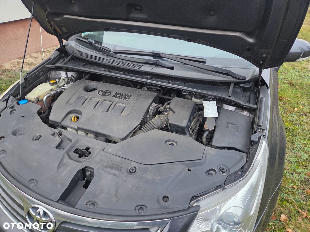 Toyota Avensis 1.8 Luna - 12