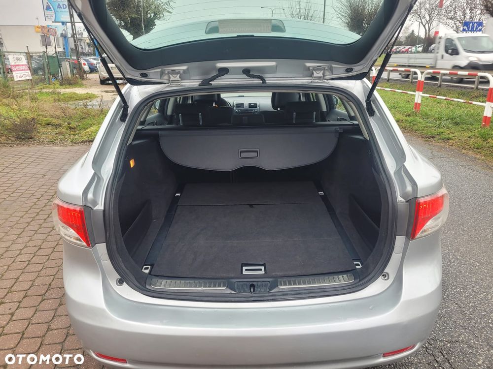 Toyota Avensis 1.8 Comfort - 10