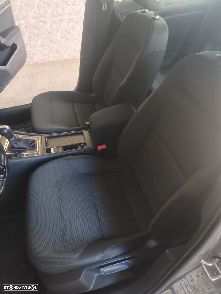 VW Golf 1.6 TDI Confortline DSG - 10