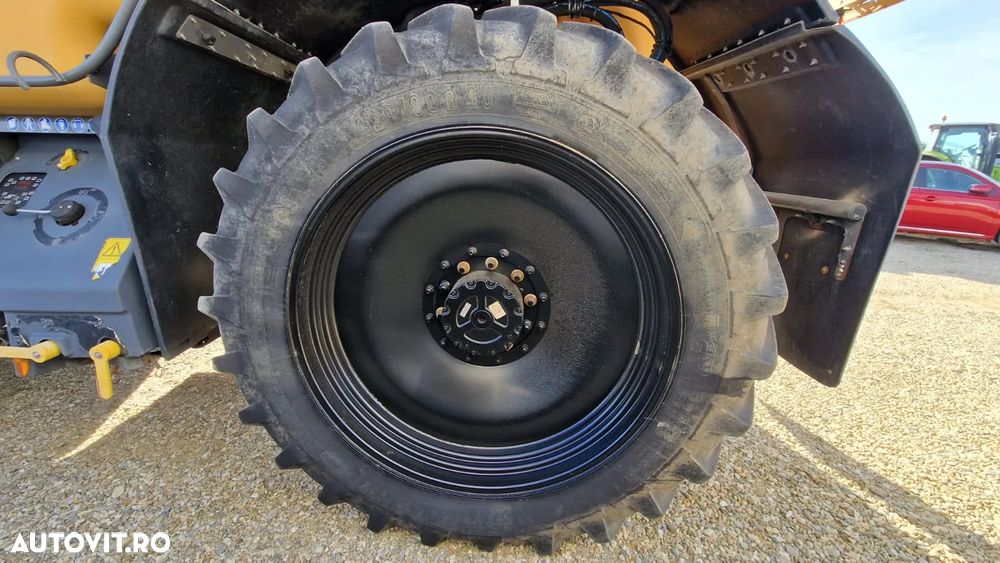 Challenger ROGATOR 635 SPRAYER - 23