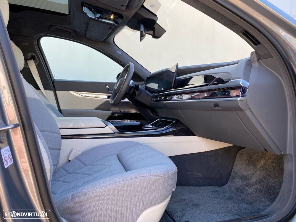 BMW i7 xDrive60 Pack Desportivo M — fotografia 18