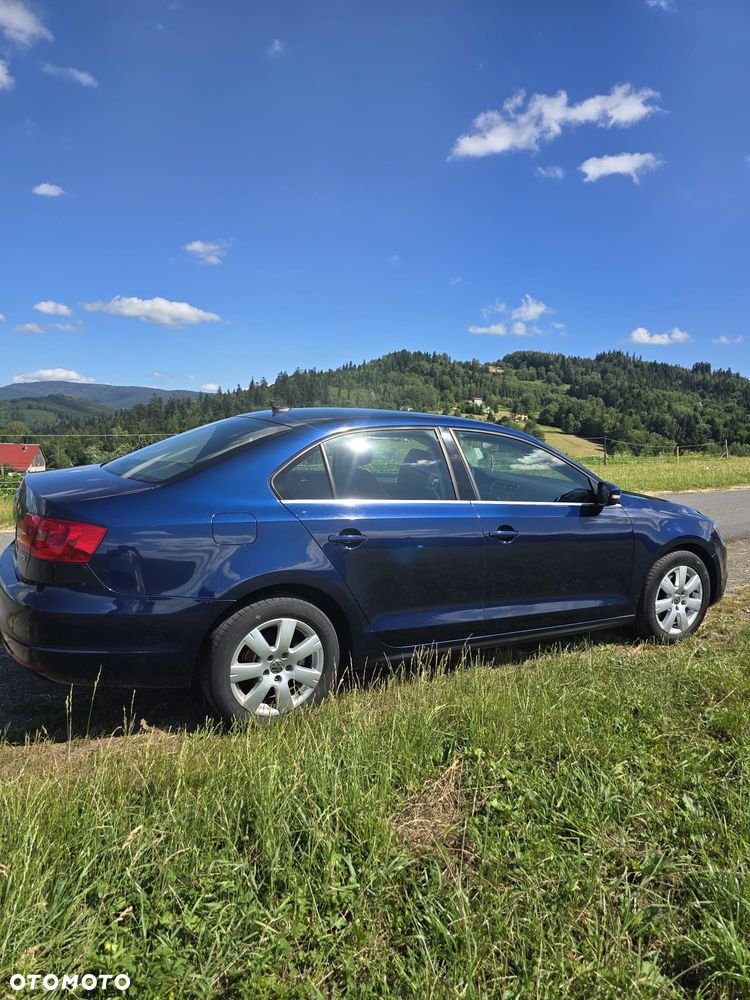 Volkswagen Jetta 2.0 TDI Comfortline - 2