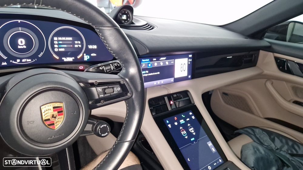 Porsche Taycan Cross Turismo 4 - 31