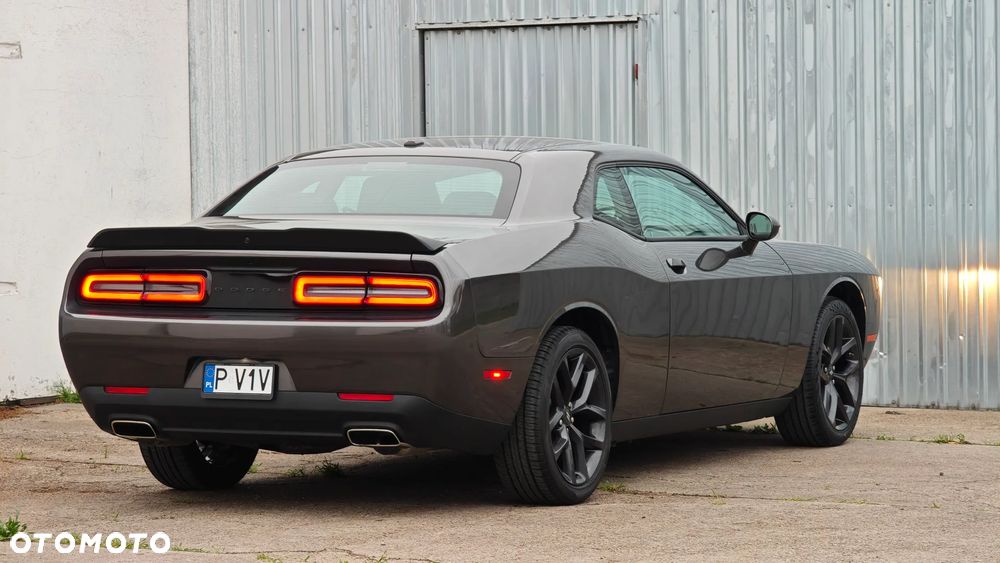 Dodge Challenger - 2