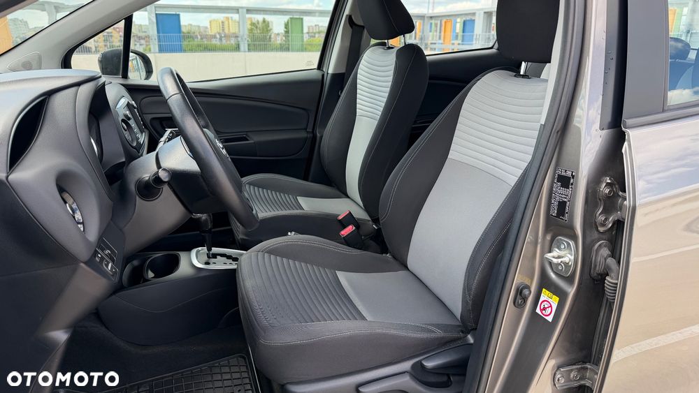 Toyota Yaris Hybrid 100 Premium - 11