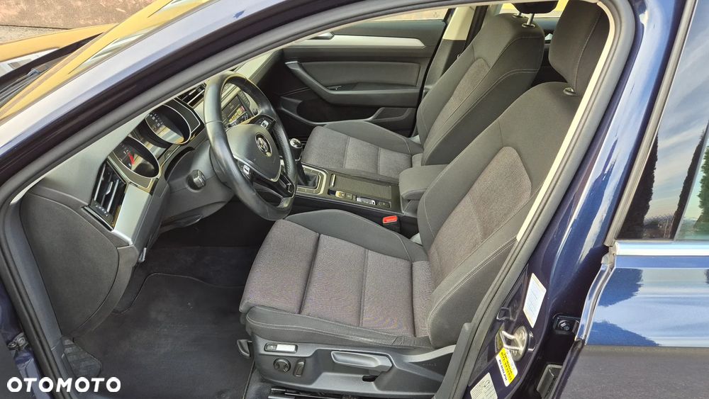 Volkswagen Passat - 12