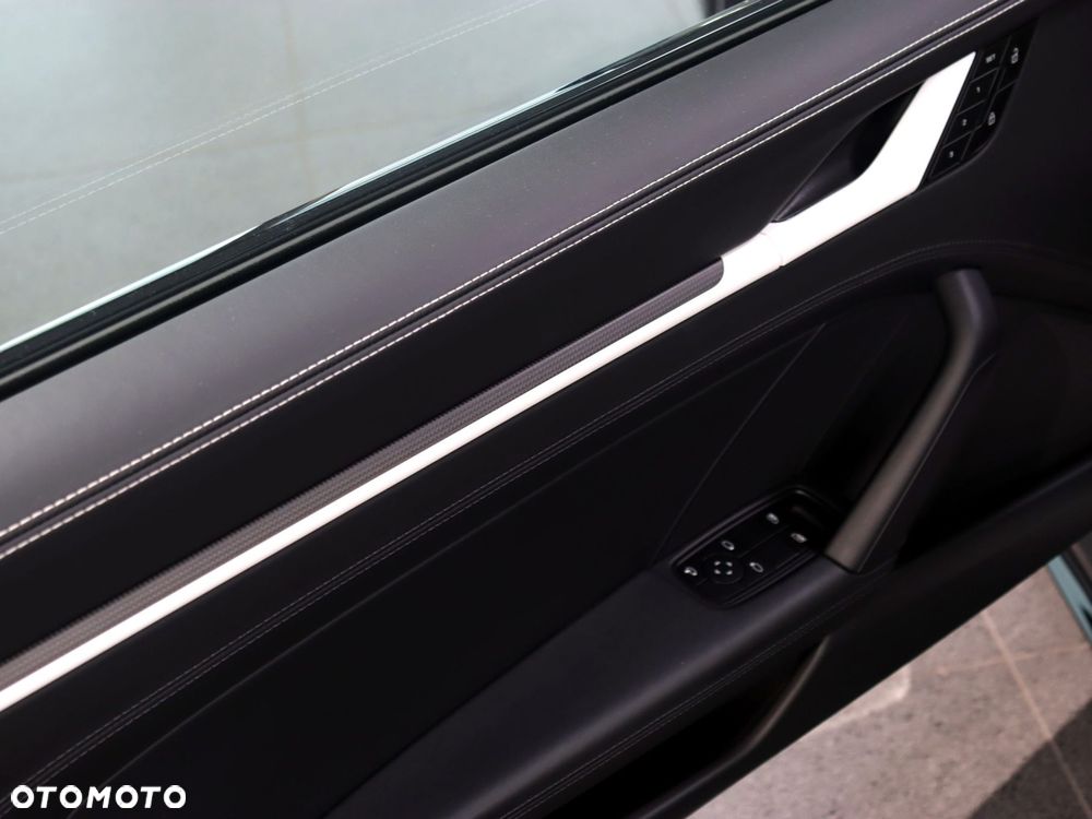 Porsche 911 Carrera - 24