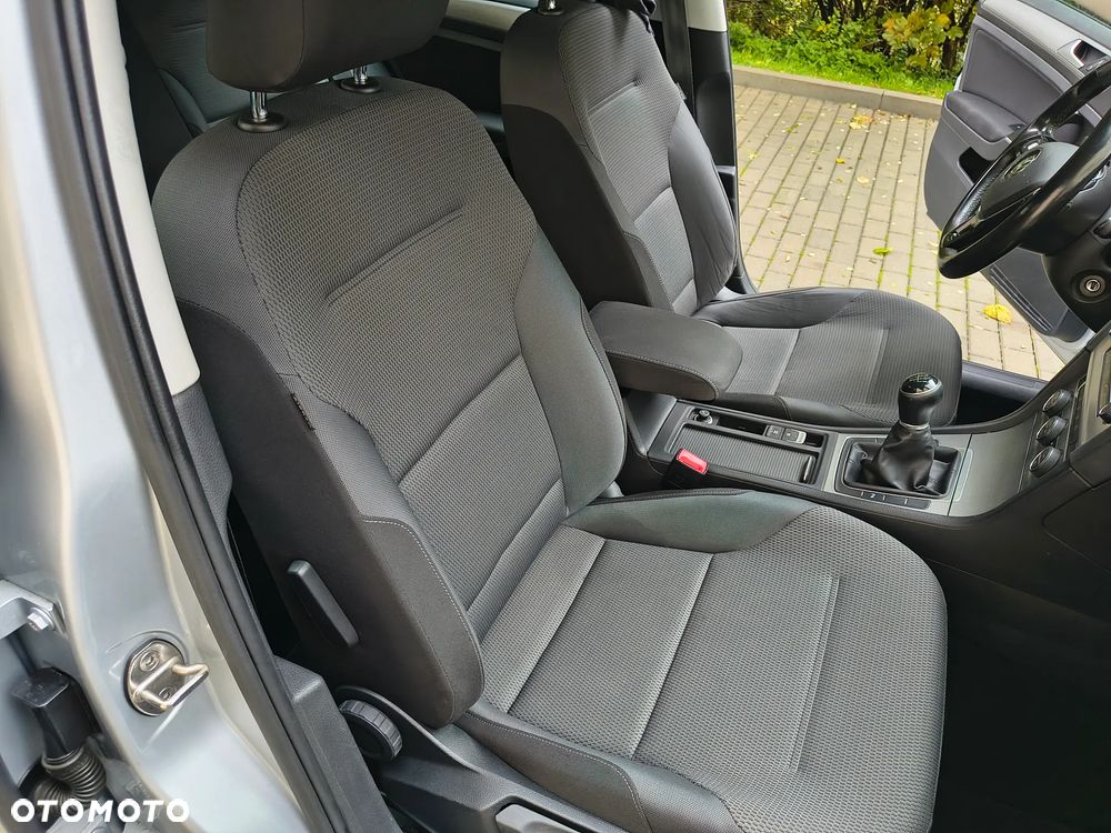Volkswagen Golf 1.6 TDI BlueMotion Comfortline - 21