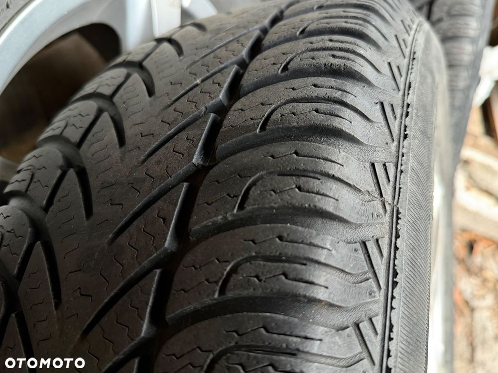 Toyota RAV4 2.2 D-4D Premium - 17