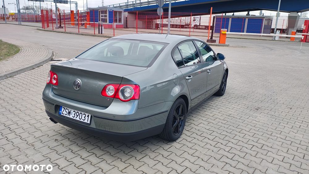 Volkswagen Passat 1.8 TSI Individual - 9