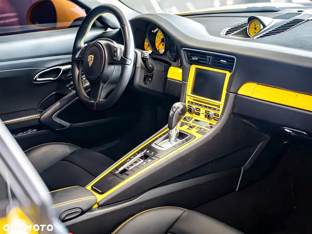 Porsche 911 Carrera 4 PDK - 10