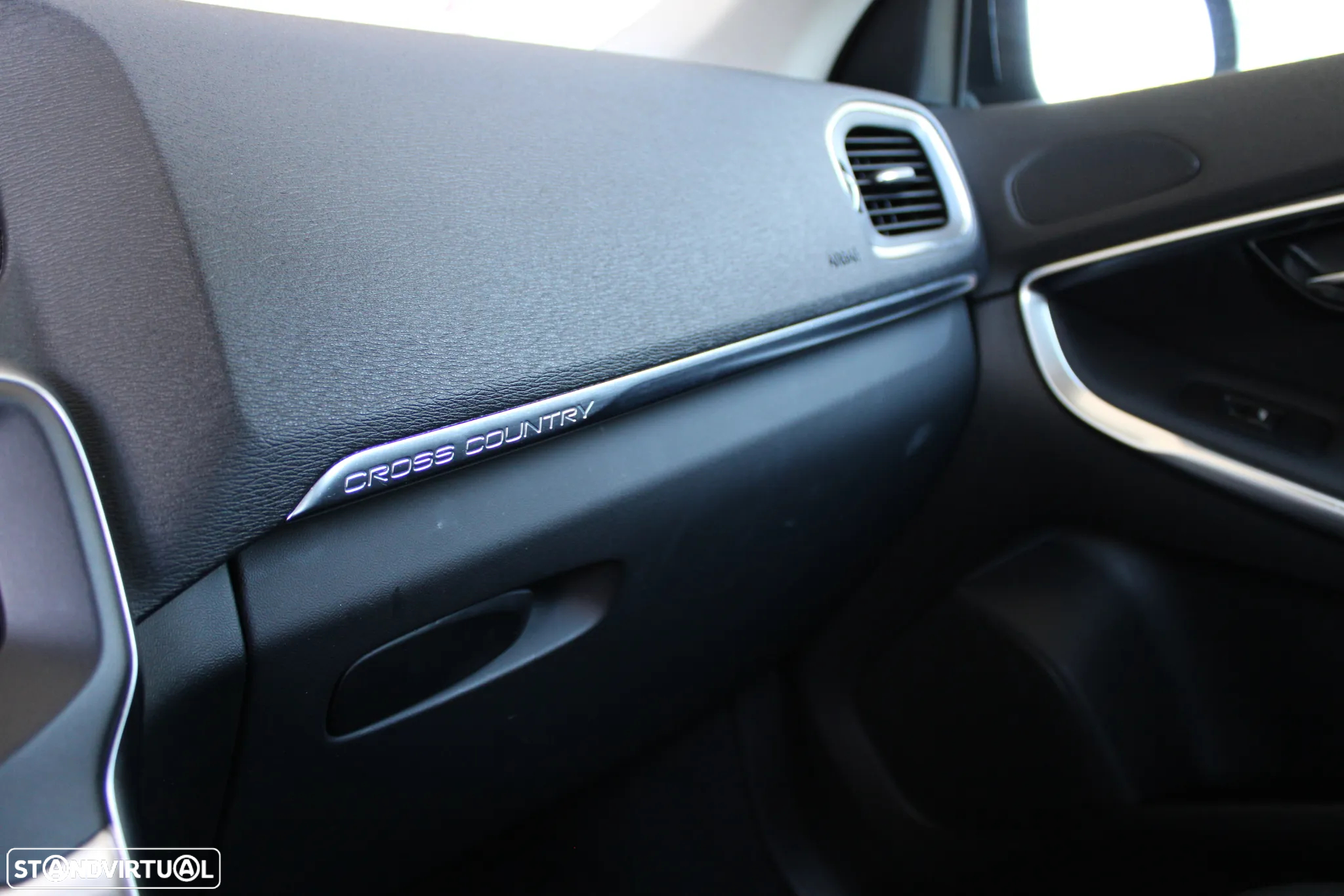 Volvo V40 Cross Country 2.0 D2 Momentum Geartronic - 39