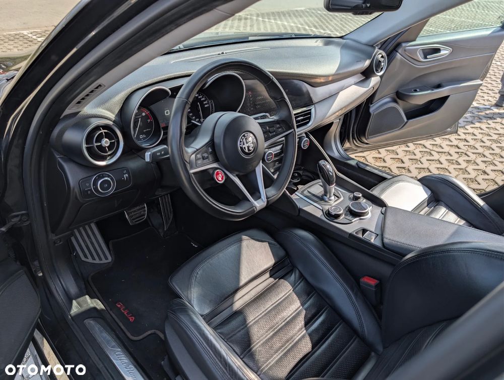 Alfa Romeo Giulia 2.0 Turbo 16V AT8-Q4 Veloce - 14