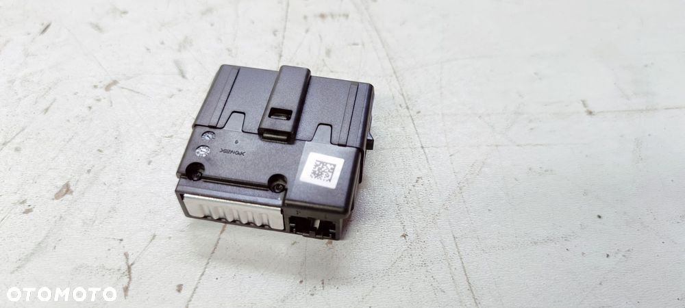 GNIAZDO USB ŁADOWARKI AUDI Q3 F3 SEAT 5Q0035726L - 3