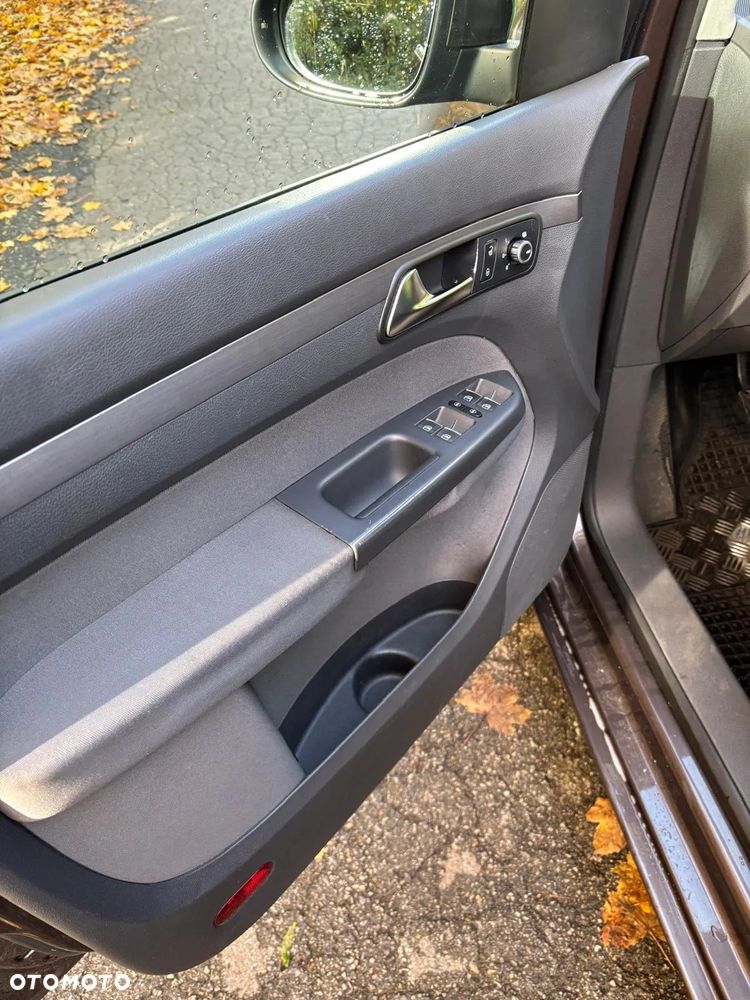 Volkswagen Touran 1.6 TDI DPF Comfortline - 10