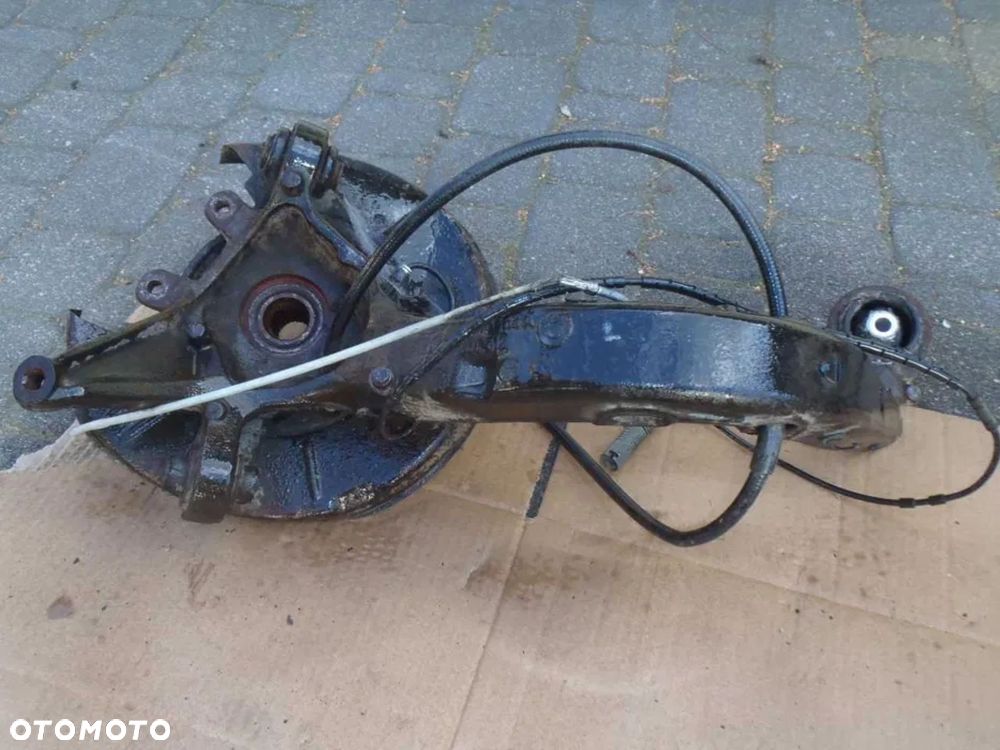 wahacz piasta zwrotnica osłona błotna czujnik tył bmw e46 jak nowe - 4