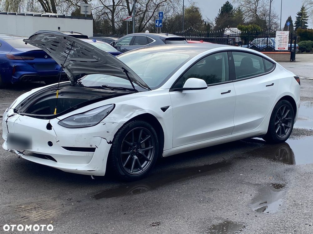 Tesla Model 3 - 3