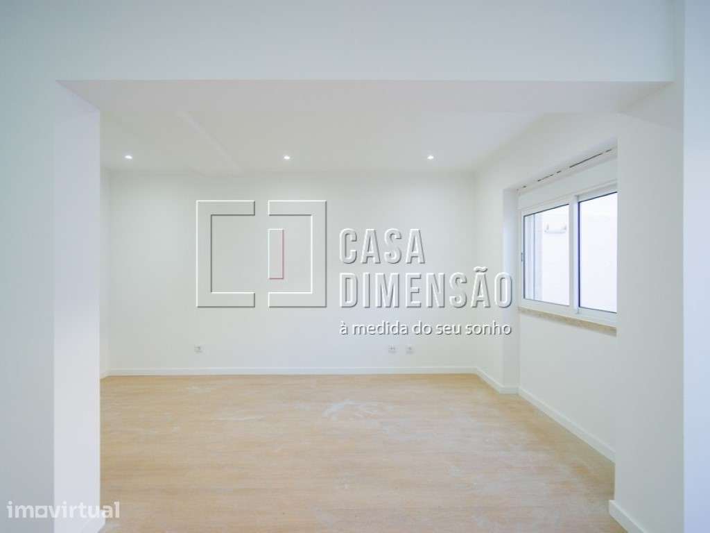 Apartamento T2, em fase de remodelação, na Amadora. Uma excelente o... - Grande imagem: 4/16