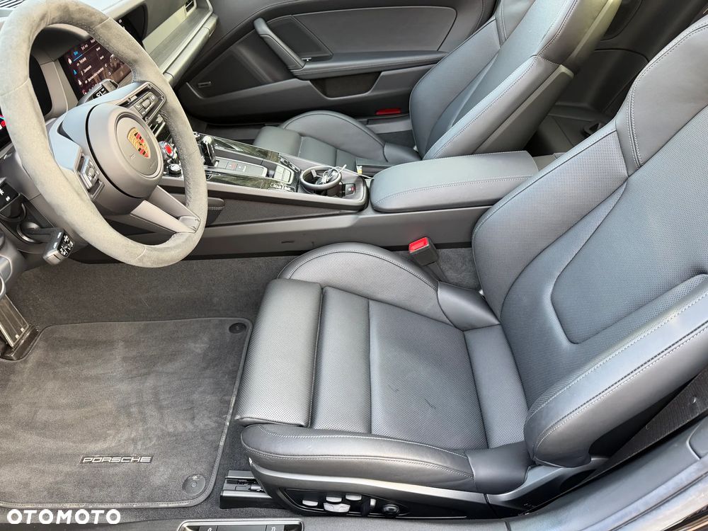 Porsche 911 Carrera GTS PDK - 17