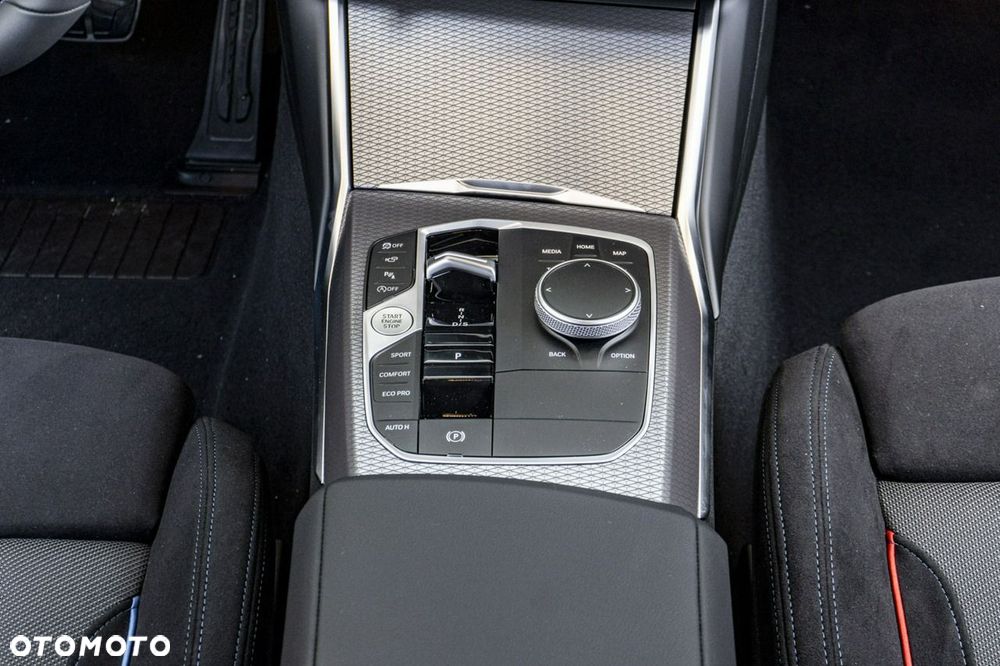 BMW Seria 3 M340i xDrive - 22