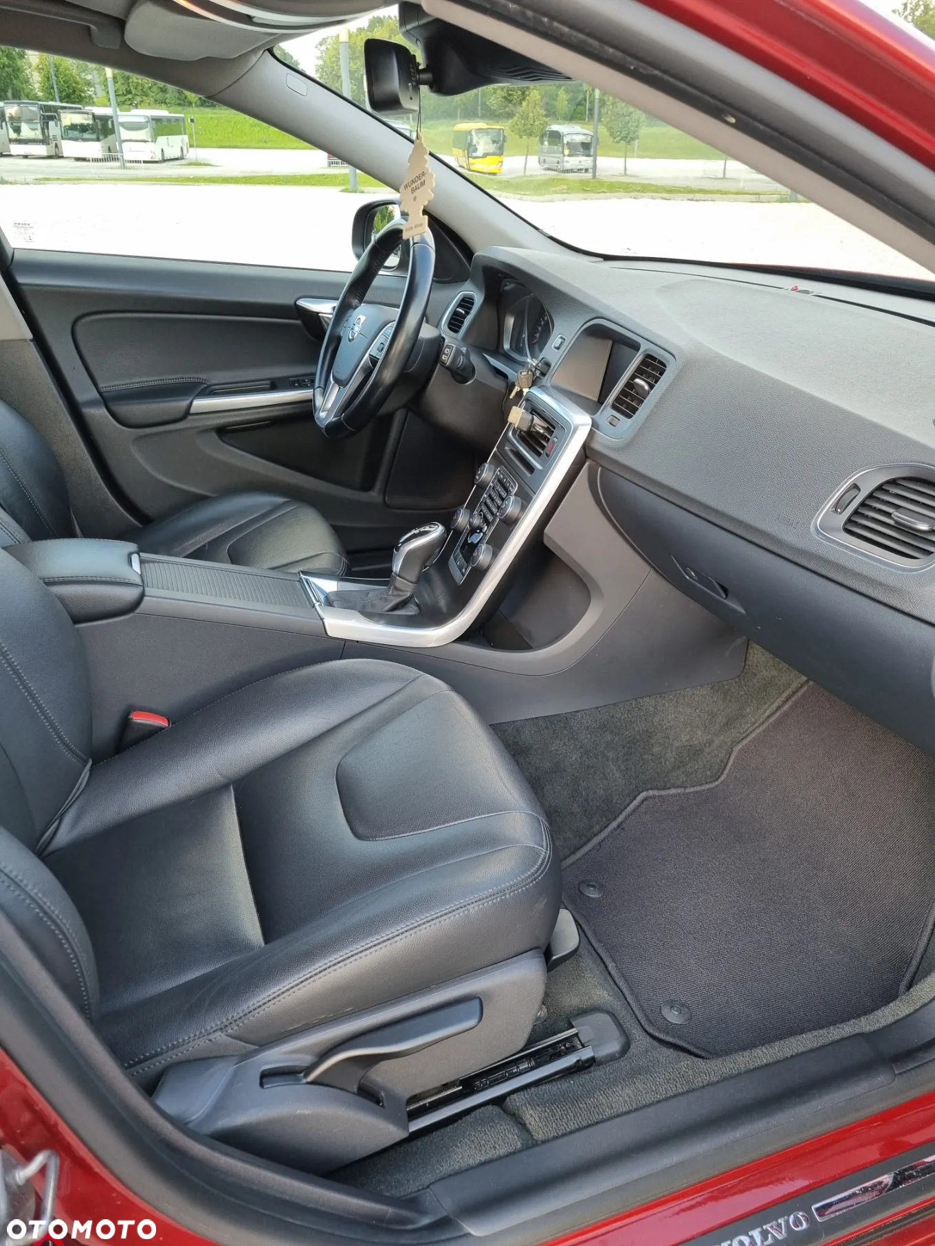 Volvo V60 D4 Drive-E Momentum - 26