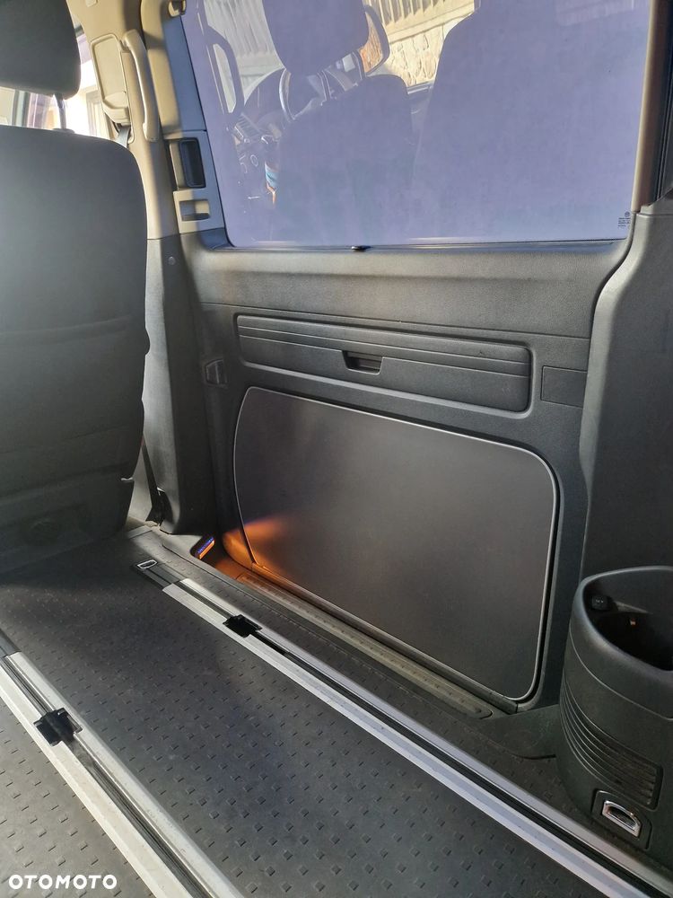 Volkswagen Multivan - 13