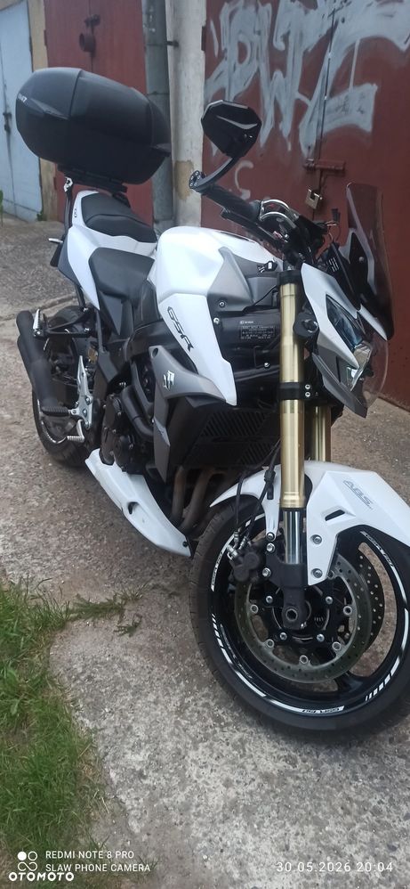 Suzuki GSR - 17